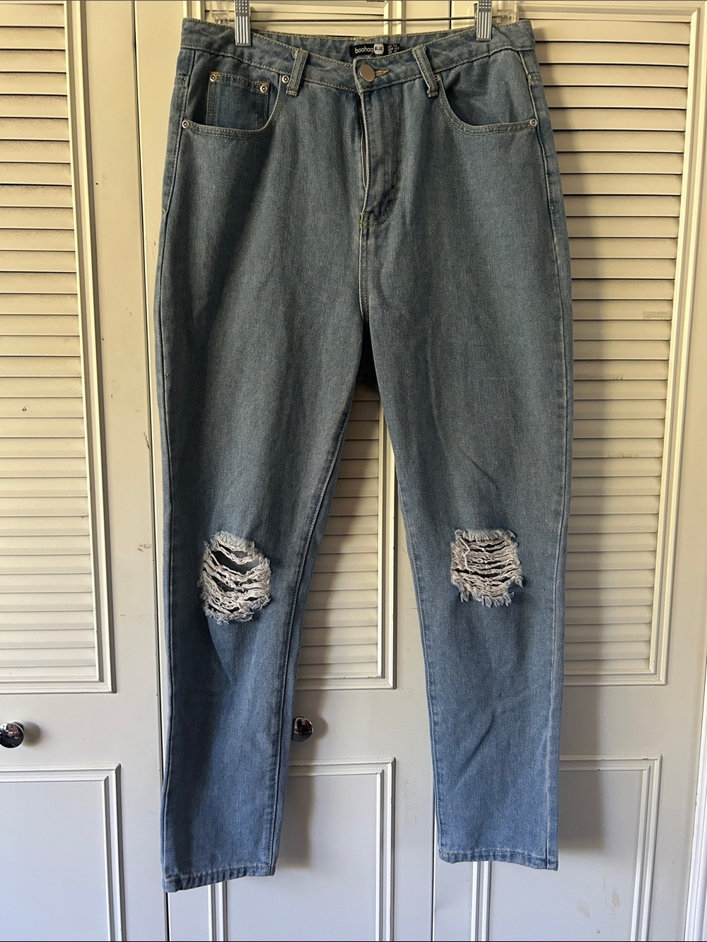 Light Blue Distressed Knee Mom Jeans - Women